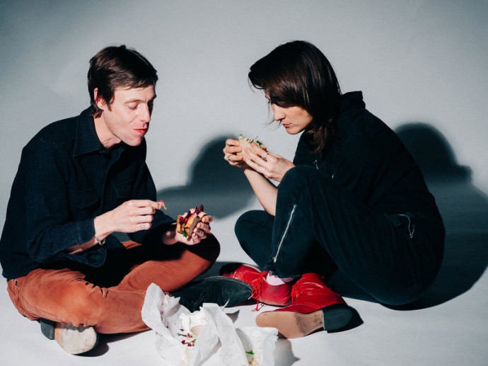 Song Premiere: DRINKS (Cate Le Bon+ White Fence), title track 'Hermits on Holiday' su All Song Considered