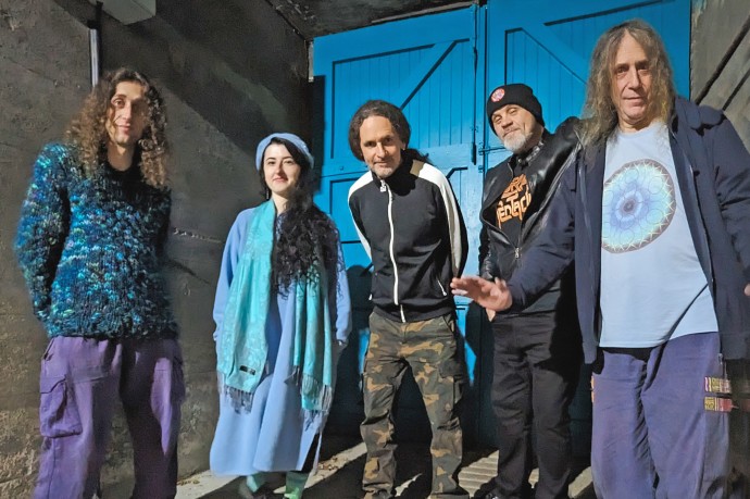 Ozric Tentacles - La leggendaria band guidata da Ed Wynne torna live in Italia per 8 date ad aprile 2025